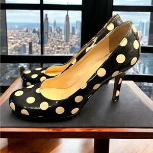 Kate Spade New York black and cream polkadot pumps. Patent leather